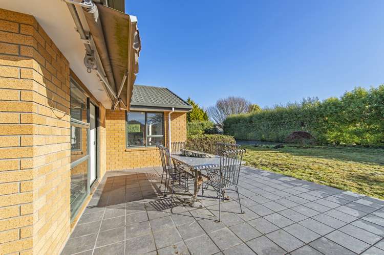 17 Sarsfield Street Southbridge_15