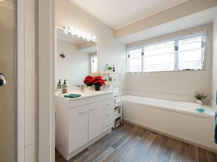 46 Lansdowne Crescent Glenview_16