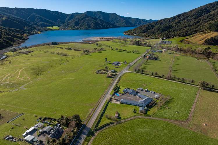 1594 Queen Charlotte Drive_0