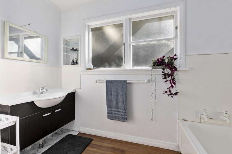 15a Romney Square Tawa_12