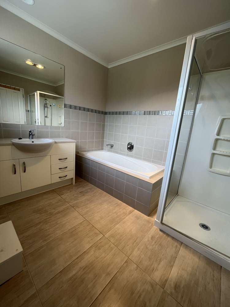 10 Seresin Crescent Flat Bush_14