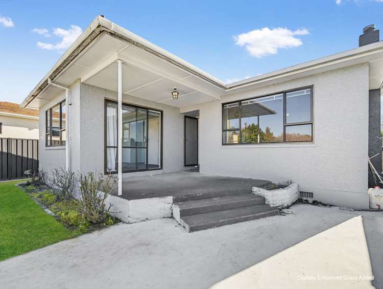 1204 Norfolk Crescent Mayfair_2