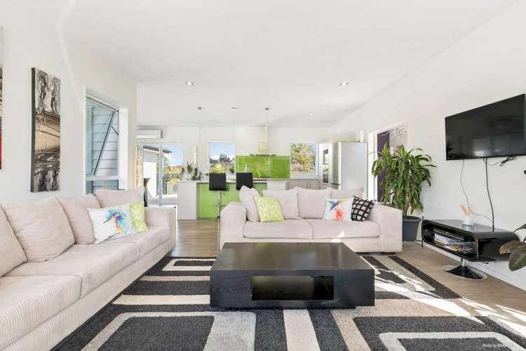 1 Ngaire Close Wainui_3