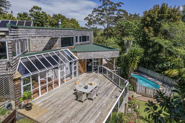 Modern Architectural Retreat