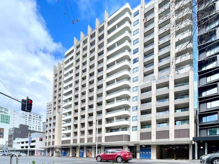 1005/47 Beach Road City Centre_18