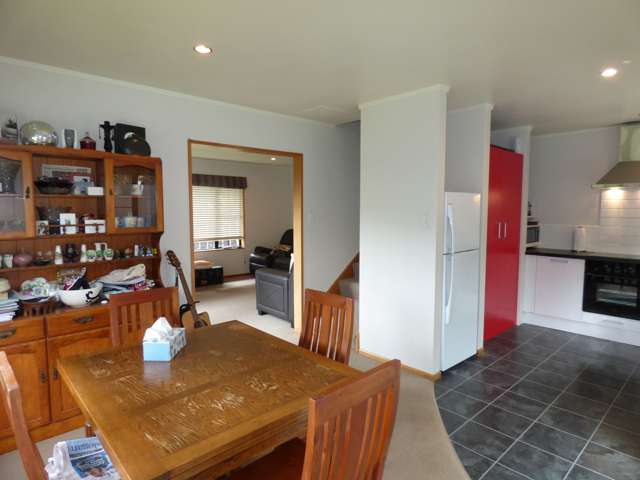 63 Houchens Road Glenview_4