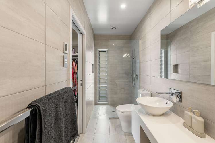 209 Beach Road Whangamata_12