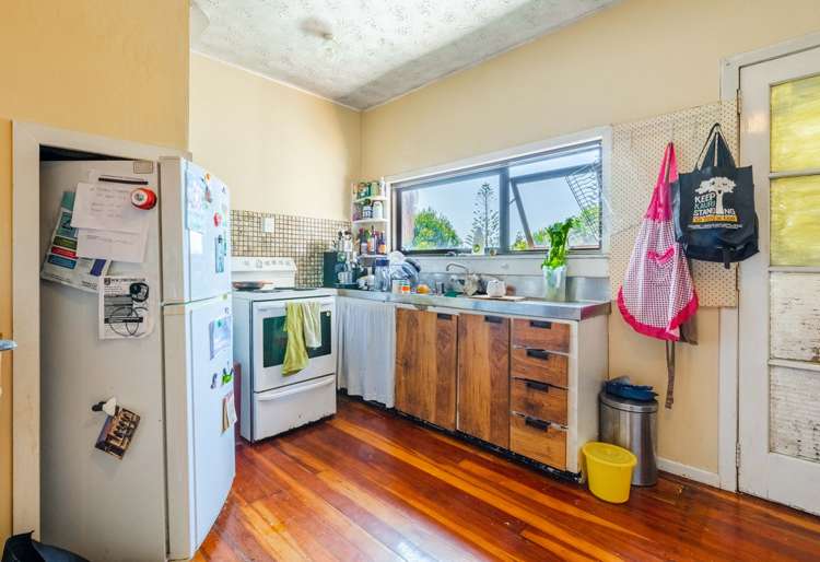 84 Kauri Point Road Laingholm_9