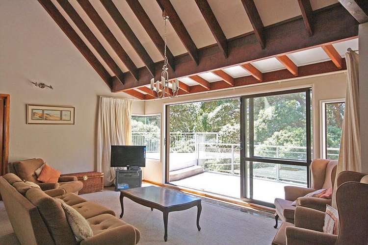 128 Oratia Place Onemana_9