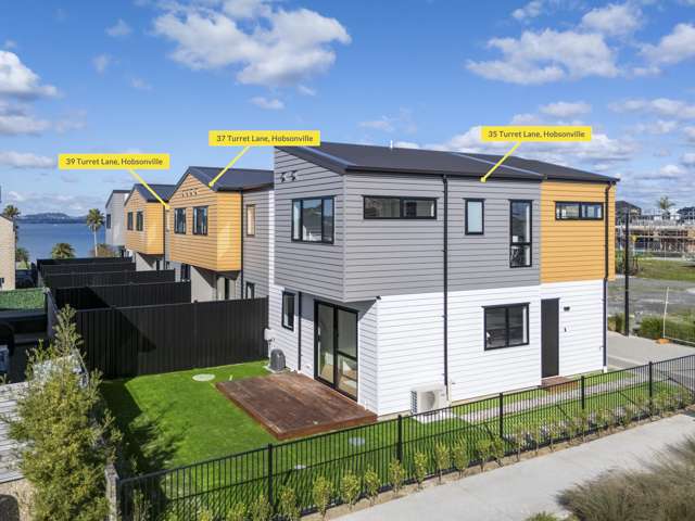 Stylish Freehold Coastal Living-Exceptional Craftsmanship
