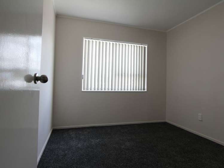 1/2 Kennington Drive Clendon Park_4