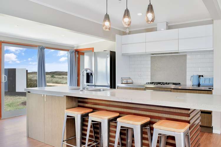 342 Pukehina Beach Road_2