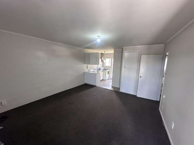 1/84 Kenderdine Road 10695_1