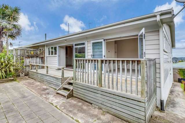 Sunny home unit in desirable location