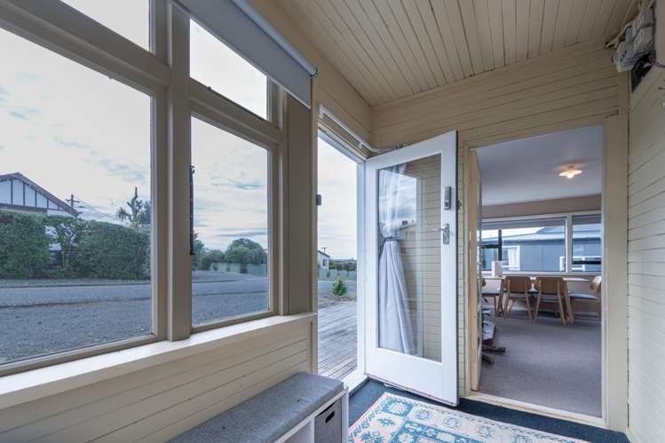 7 Kowhai Street Kaka Point_11
