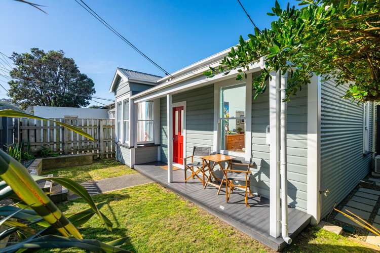 187 Queens Drive Lyall Bay_18