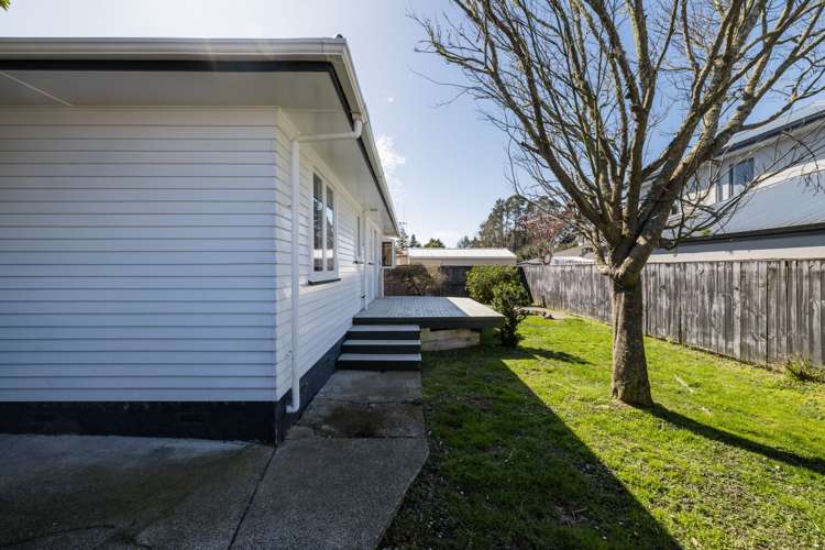 60 Southsea Crescent Silverdale_17