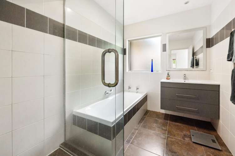 12 Woodfern Crescent Titirangi_16