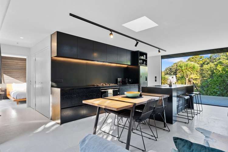 1 Huruhi Road Oneroa_10