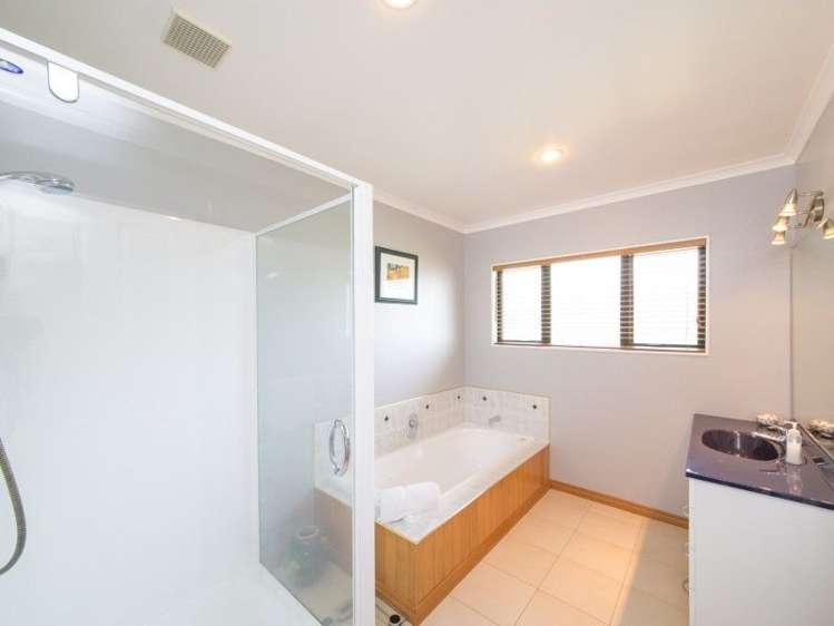 99 Spur Road West Feilding_11