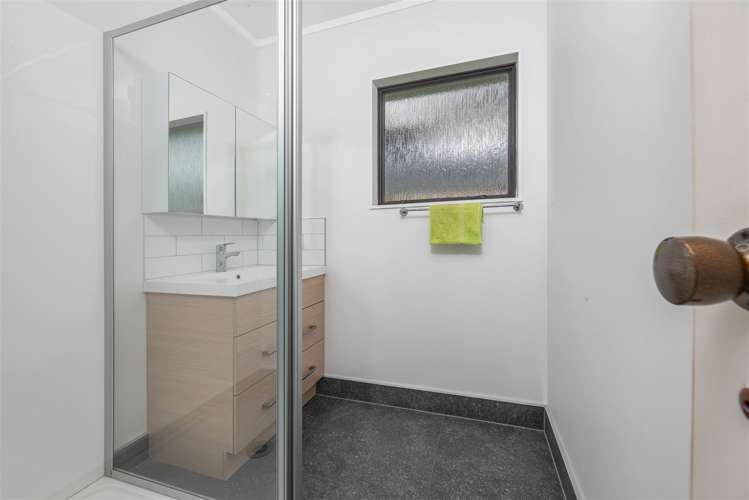 2/73 Tabitha Crescent Henderson_12