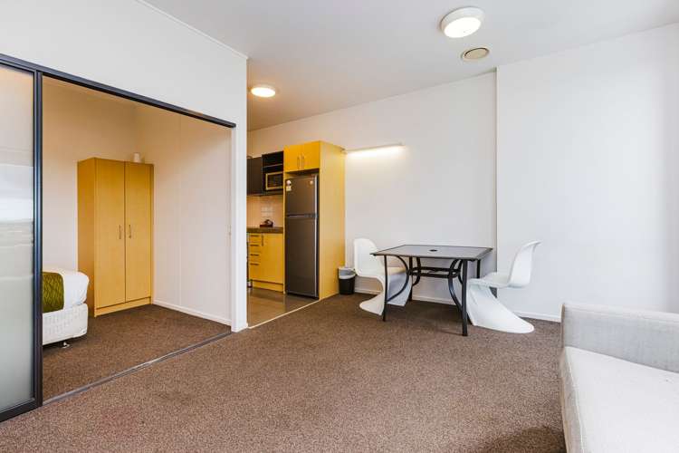 1111/17 Putney Way Manukau_7