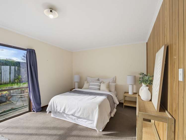 2 Regency Crescent Redwood_16