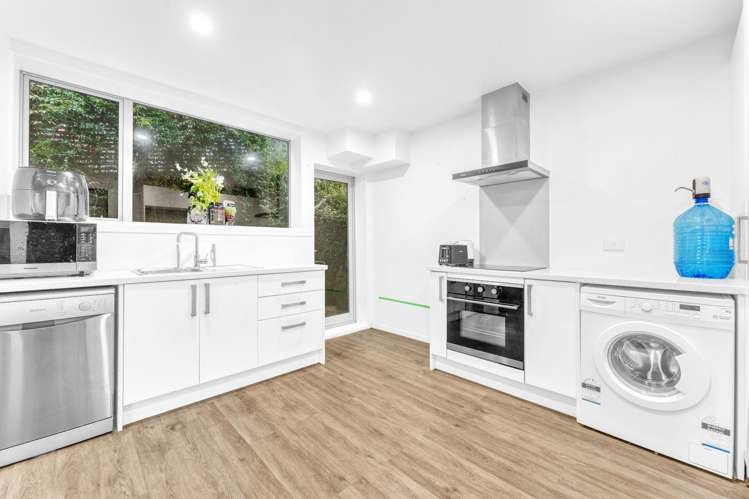70 Sunny Grove Wainuiomata_18