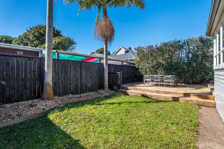 32 Woodbine Avenue_2