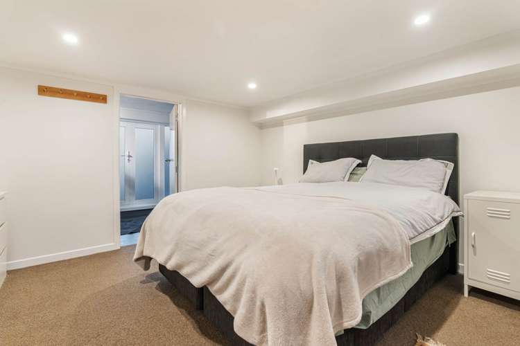 56 Lake Road Narrow Neck_14