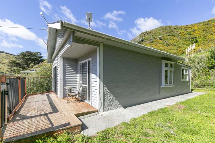 1015 Makara Road Makara_10