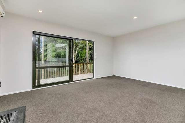 493 Scenic Drive Waiatarua_4