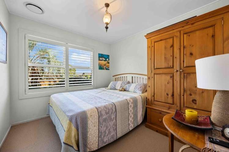 8 Hedge Row Sunnyhills_15