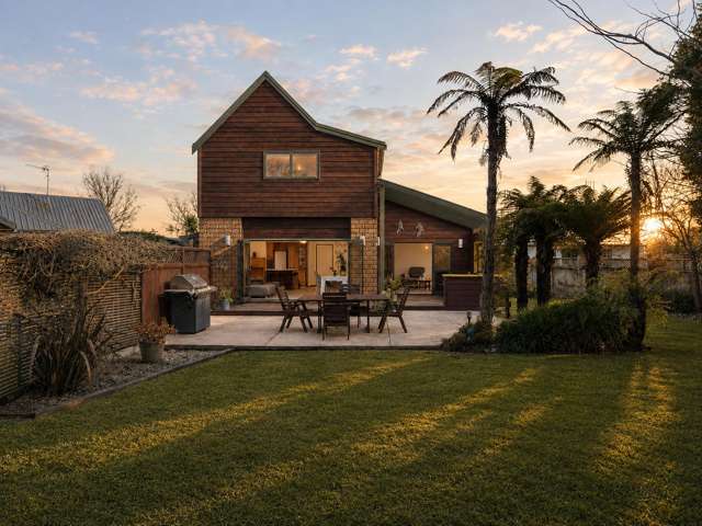 Captivating Gully View, Coveted Huntington Address