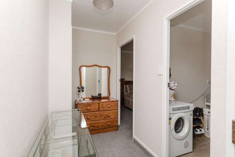 11b George Street Dannevirke_15