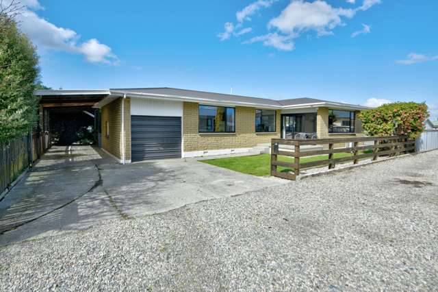 Sunny, private and ready to move in! 