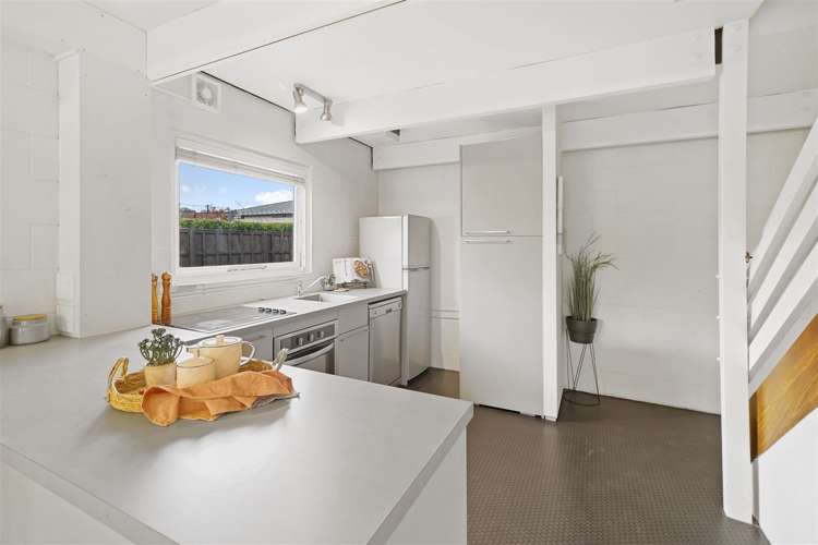 8/30 Clissold Street Merivale_7