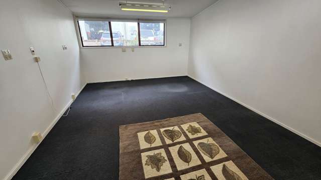 TIDY OFFICE / STORAGE SPACE