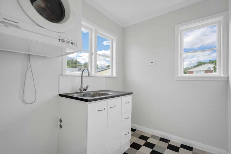 10 Buchanan Road Kingseat_12