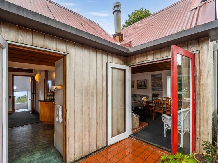 1/51 Quinns Road Waiatarua_14