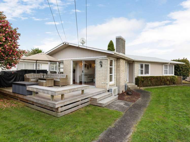 11 Forth Crescent Glenview_16