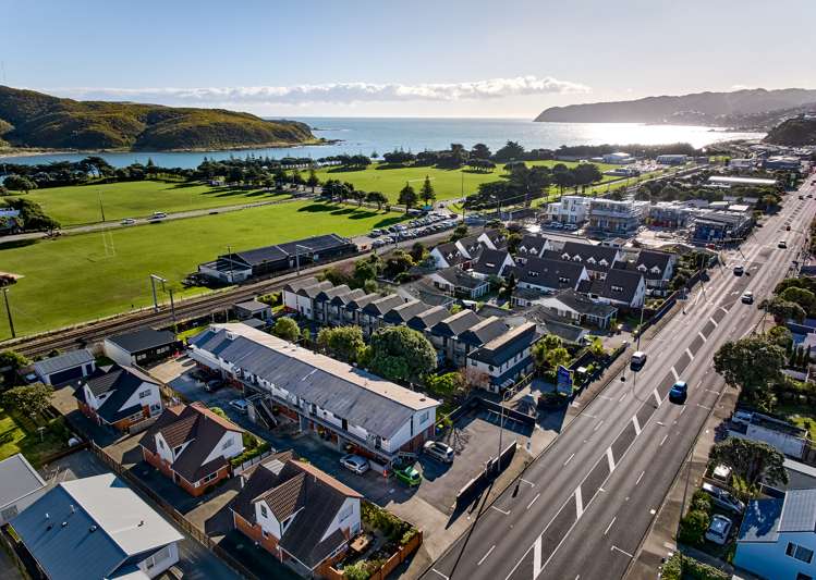 2/35 Mana Esplanade Paremata_3