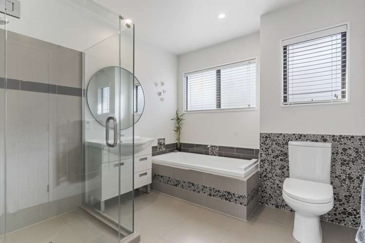 2/8 Enderby Drive Te Atatu Peninsula_7