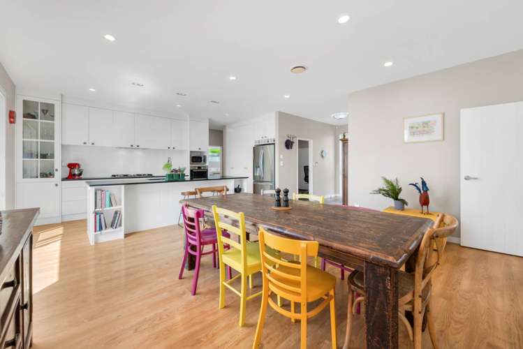 9 Defender Crescent Beachlands_19