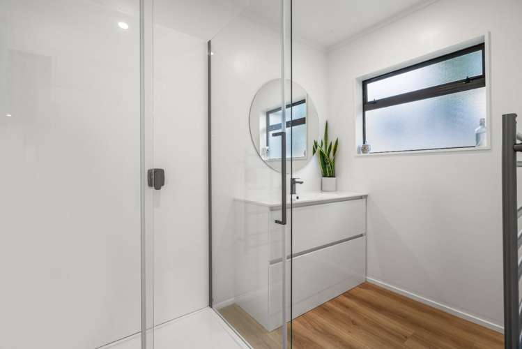 121 Heaphy Street 11385_9