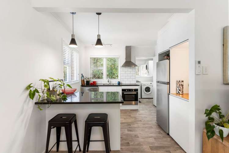 1/6 Kororo Street Northcote_2