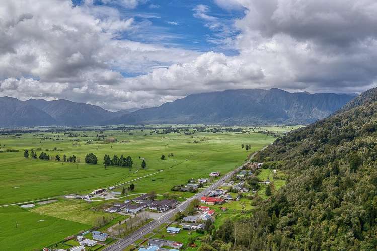 43 Main Road Harihari_31