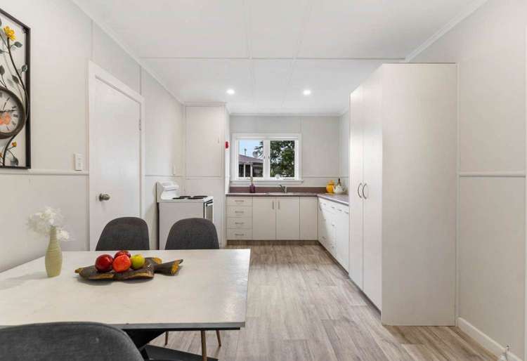 2102 Great North Road_4