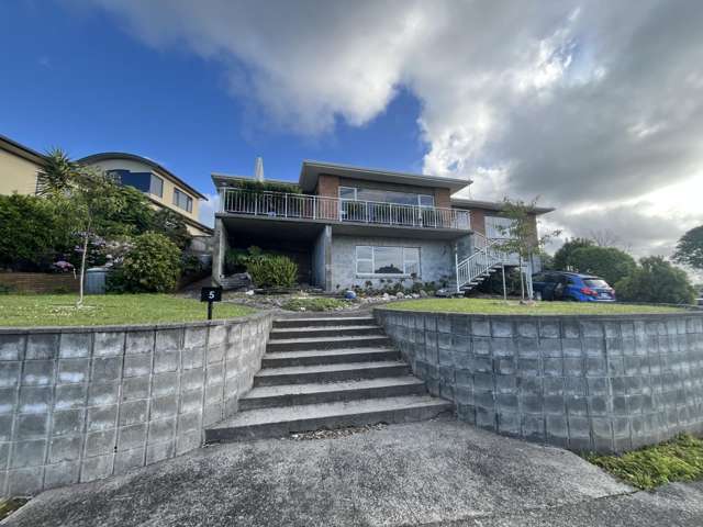 Four bedroom home in Frankleigh Park