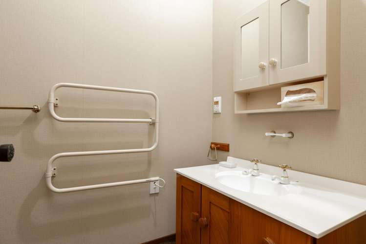 42 Waikawa Road Picton_34